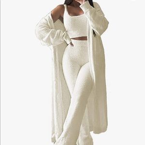 ⬇️ NWT Fixmatti Women's Fuzzy 3 Piece Sweatsuit Open Front Cardigan Crop Tank
